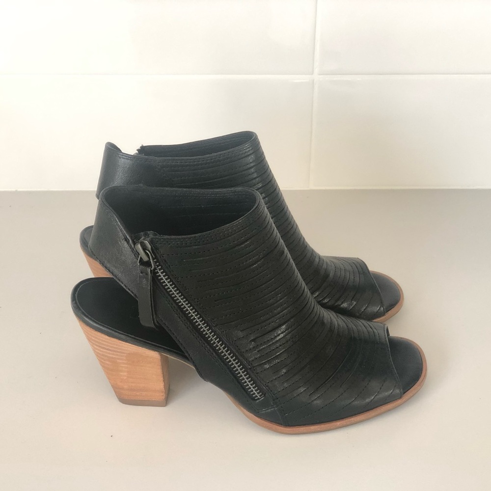 Paul Green Cayanne Black Peep toe sandal 7.5